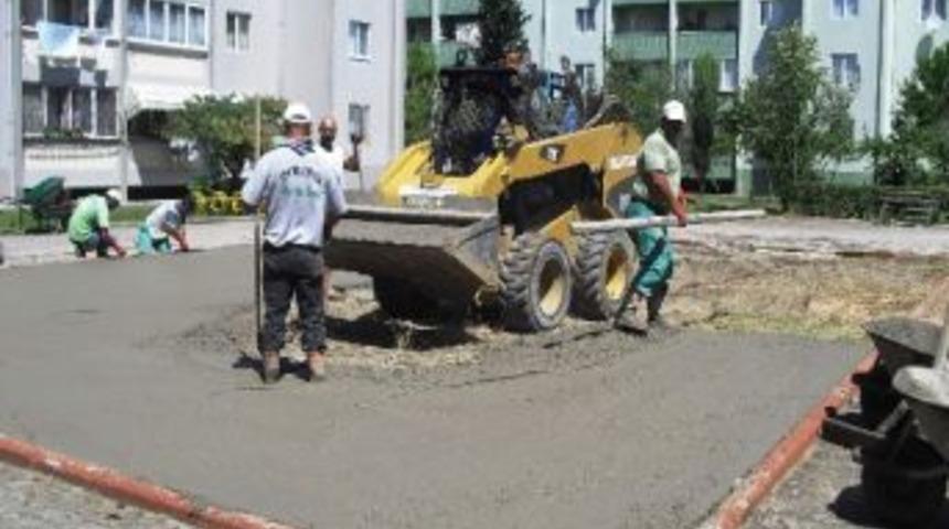 Yahya Kaptan'da Parklar Yenileniyor