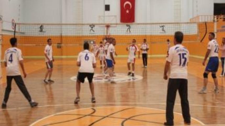 Kurumlar Arası Voleybol Turnuvası Başladı