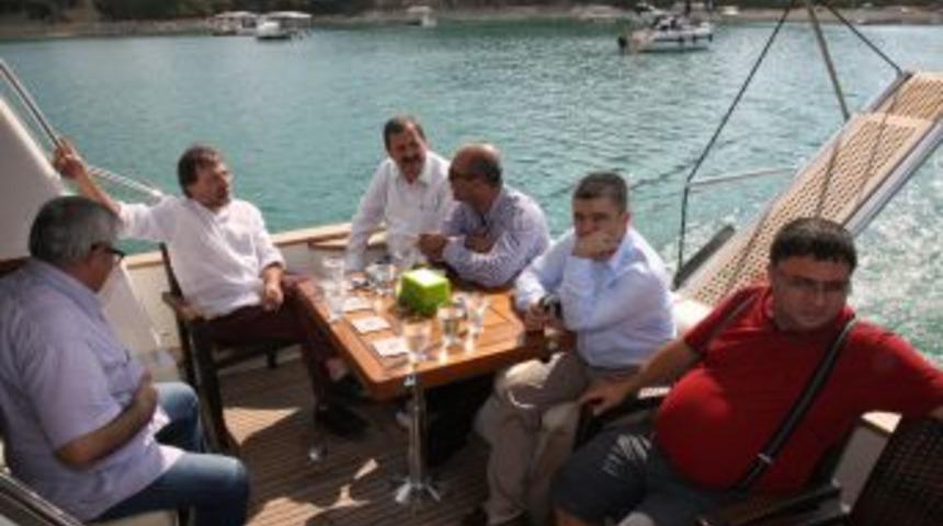 Ahmet Hakan'a tekne turu