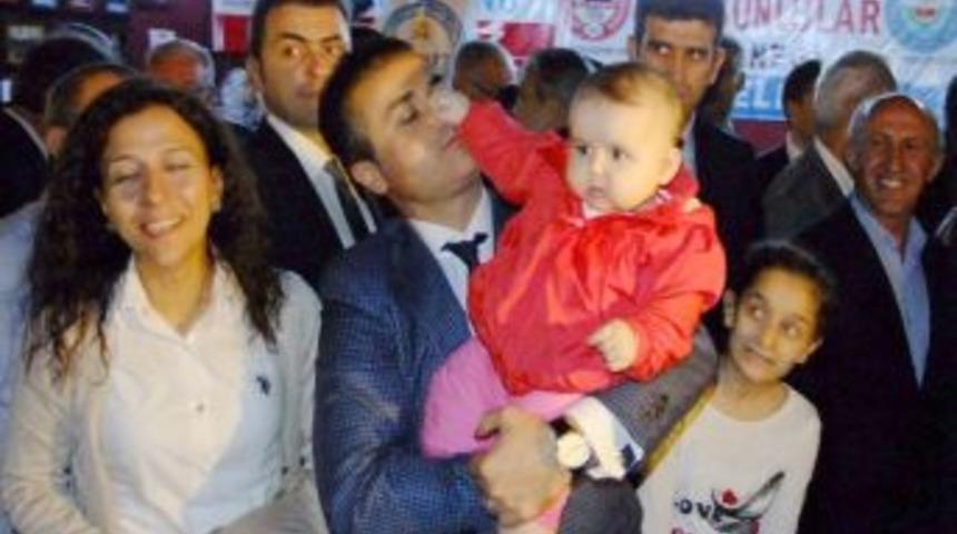 Rabia Bebek Bakan Kılı&ccedil;&rsquo;ın Burnunu Sıktı