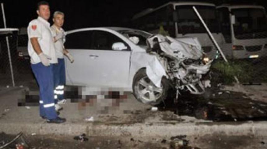 Camdan fırladı, kendi aracı ezdi