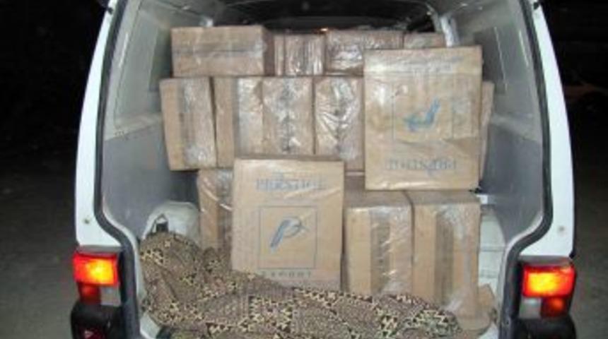 'Dur' Ihtarına Uymayan Ara&ccedil;ta 25 Bin Paket Ka&ccedil;ak Sigara Ele Ge&ccedil;irildi