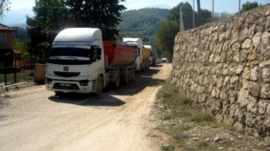 K&ouml;yl&uuml;lerden 2. Yol Kapatma Eylemi