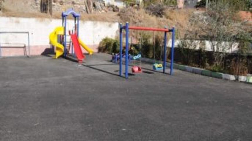 &Ouml;ğretmen Ş&uuml;kran Bilgiler'e Bah&ccedil;e D&uuml;zenlemesi