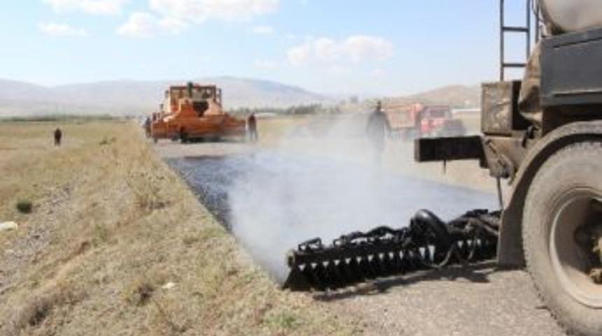 Aziziye&rsquo;de K&ouml;y Yolları Tamamlanıyor&hellip;