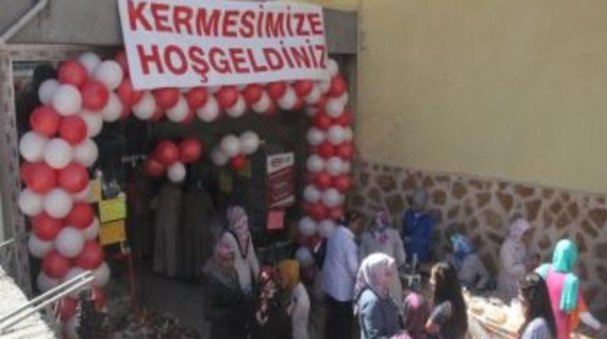 Yağmur-der &Ouml;ğrencilere Burs İ&ccedil;in Kermes D&uuml;zenledi