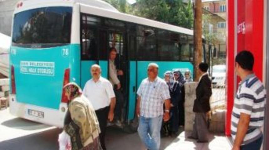 Halk Otob&uuml;s&uuml;nde Duman Paniği