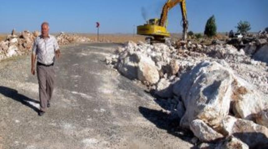 Araban İl&ccedil;esinde Kazalara Neden Olan Keskin Viraj D&uuml;zeltiliyor