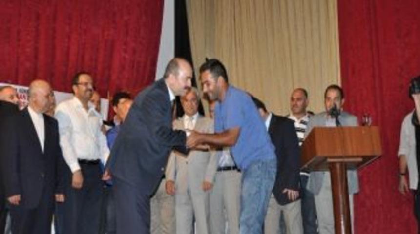 Siirt Eğitim K&uuml;lt&uuml;r Ve Yardımlaşma Vakfı Bin 500 Kişiyi Giydirdi