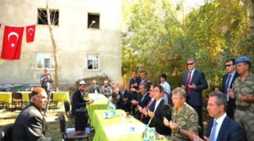 Vali Karaloğlu&rsquo;ndan Şehit Polis Ve Askerin Ailelerine Taziye Ziyareti