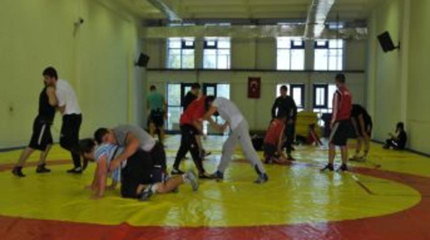 T&uuml;rkiye &Uuml;niversiteler Arası G&uuml;reş Milli Takımı OM&Uuml;&rsquo;de Kampa Girdi