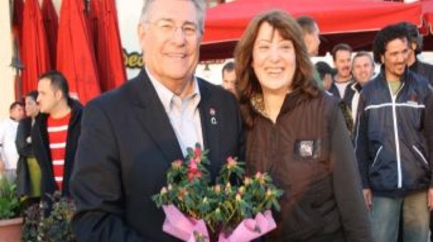 Krali&ccedil;e Elizabeth'ten Marmarisli İş Adamına 'onursal M&uuml;kemmeliyet' Nişanı