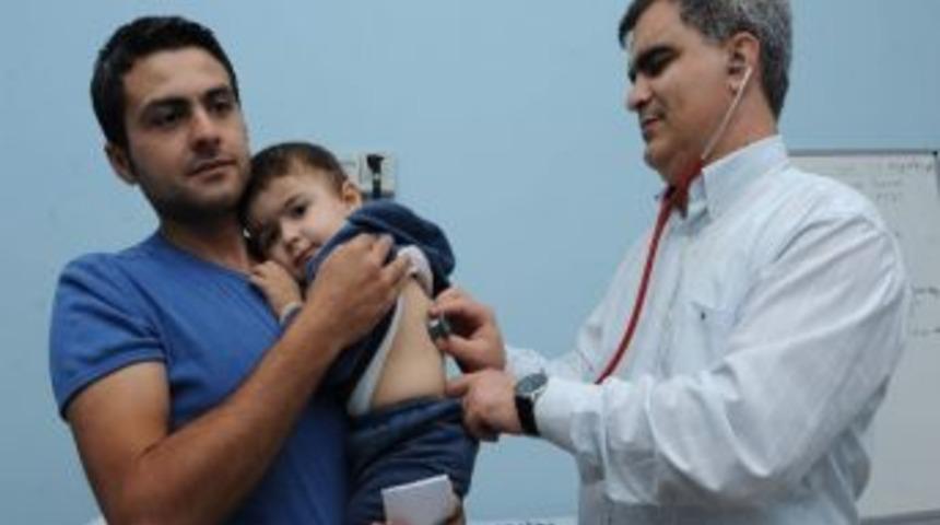 K&uuml;&ccedil;&uuml;k &Ccedil;ocuğun Bronşlarından &Ccedil;iğdem Kabuğu &Ccedil;ıktı