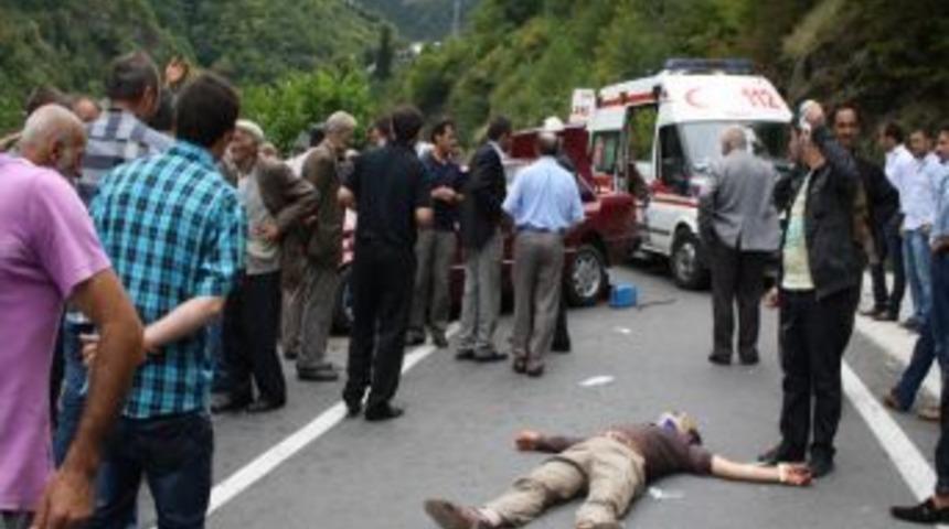 Trabzon&rsquo;da Trafik Kazası: 1 &Ouml;l&uuml;, 4 Yaralı
