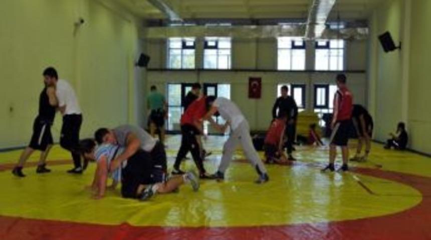 G&uuml;reş Milli Takımı Om&uuml;&rsquo;de Kampa Girdi