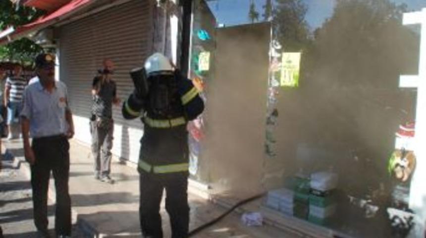 Marmaris'te Ayakkabı Mağazasında Korkutan Yangın