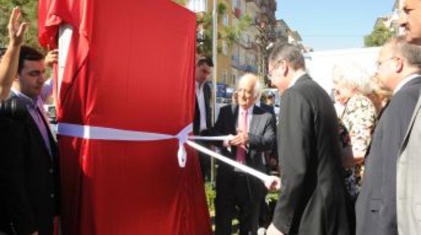 Prof. Dr. Fuat Sezgin Adına Yapılan Anıtı Kendisi A&ccedil;tı