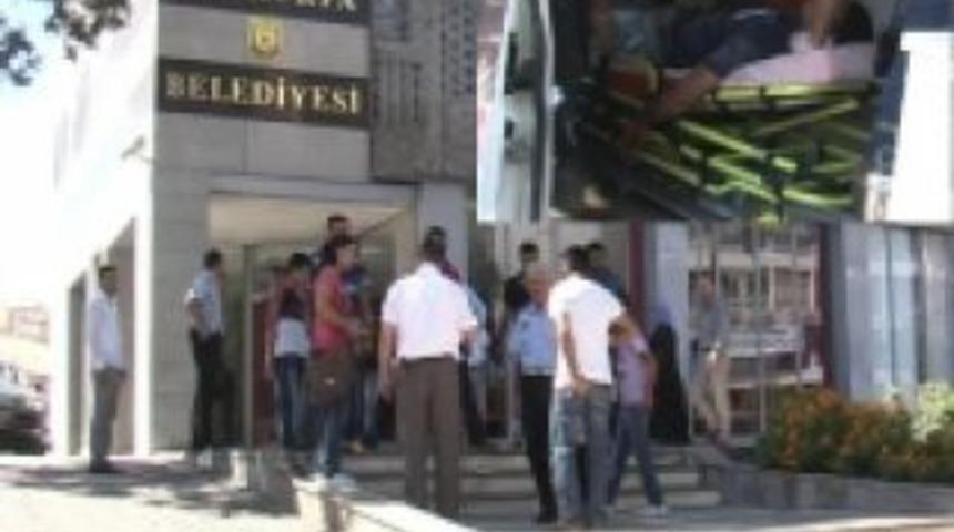 Belediye &Ouml;n&uuml;nde Sıcak Dakikalar