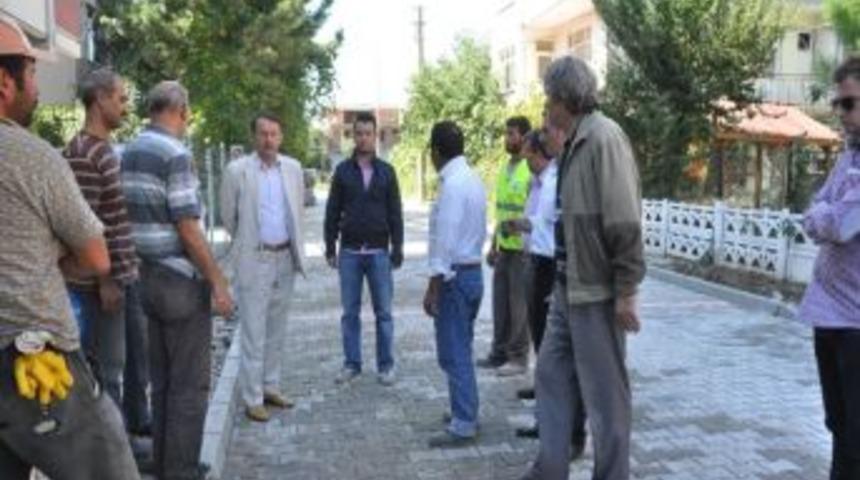 Başkan Karabalık, İstasyon Mahallesinde Parke &Ccedil;alışmalarını İnceledi