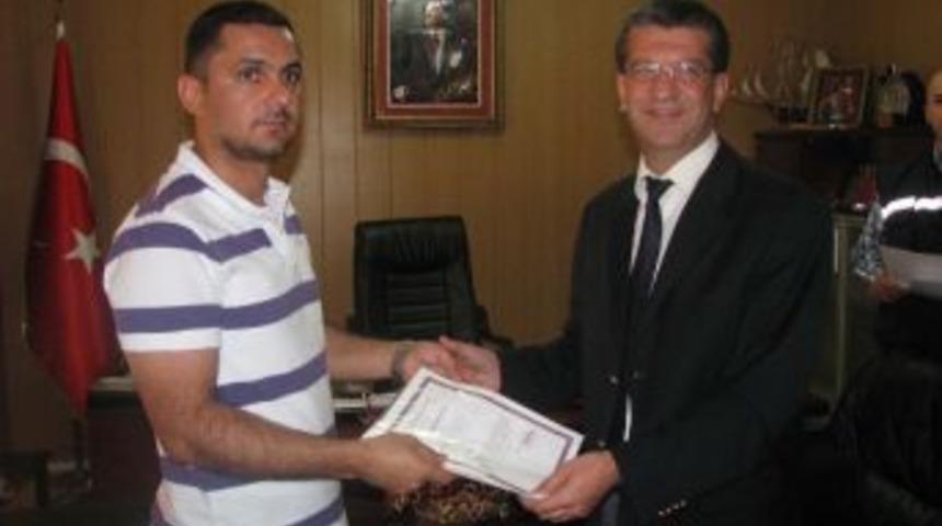 Hayrabolu Kaymakamı Orhan&rsquo;dan Başarılı Polislere Başarı Belgesi