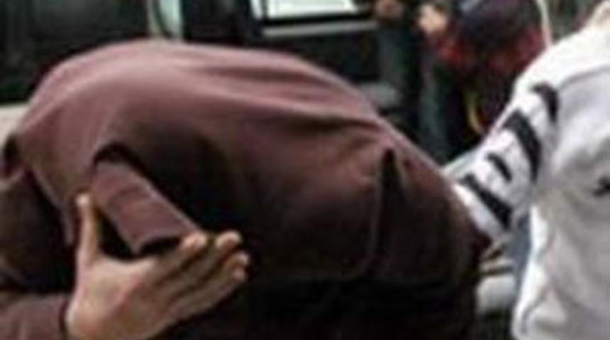 Kamyon kasasında 105 ka&ccedil;ak yakalandı