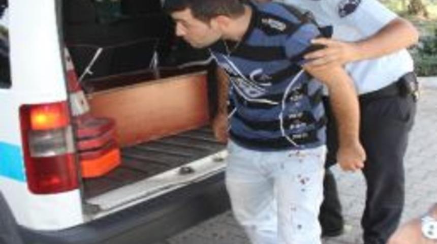 Adana'da Yan Bakma Kavgası: 2 Yaralı