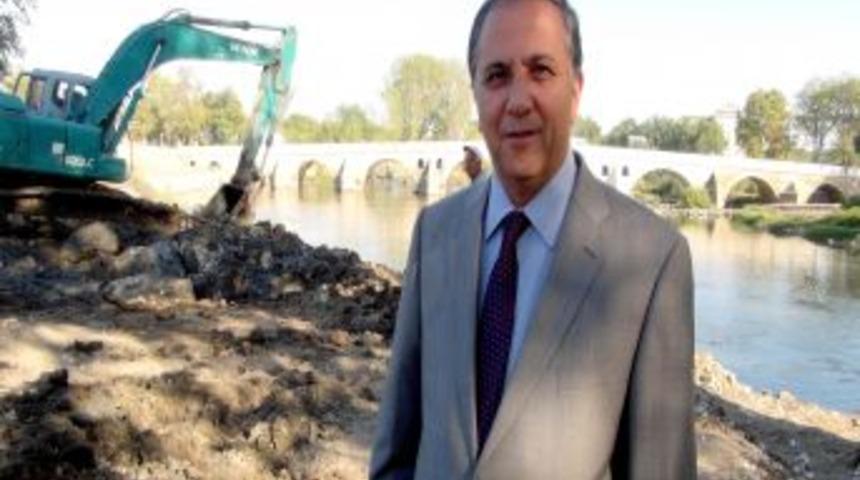 Tunca Nehri'nin Yatağı Sel Ve Taşkınlara Karşı Temizleniyor