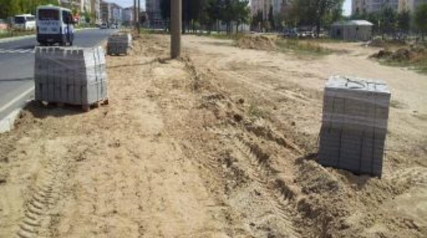 &Ccedil;orlu Belediyesi Ekiplerinden Kaldırım &Ccedil;alışması