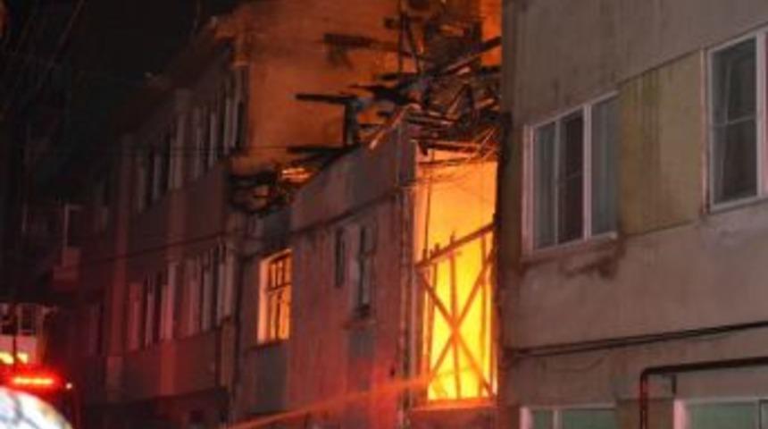 Ahşap Evdeki Yangın Korkuttu