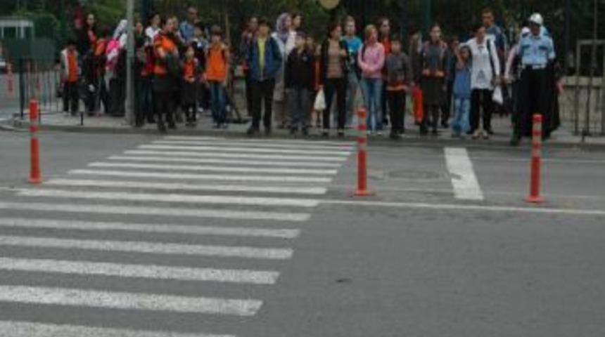 Okul &Ouml;nlerindeki Trafik Tedbirleri Artırıldı