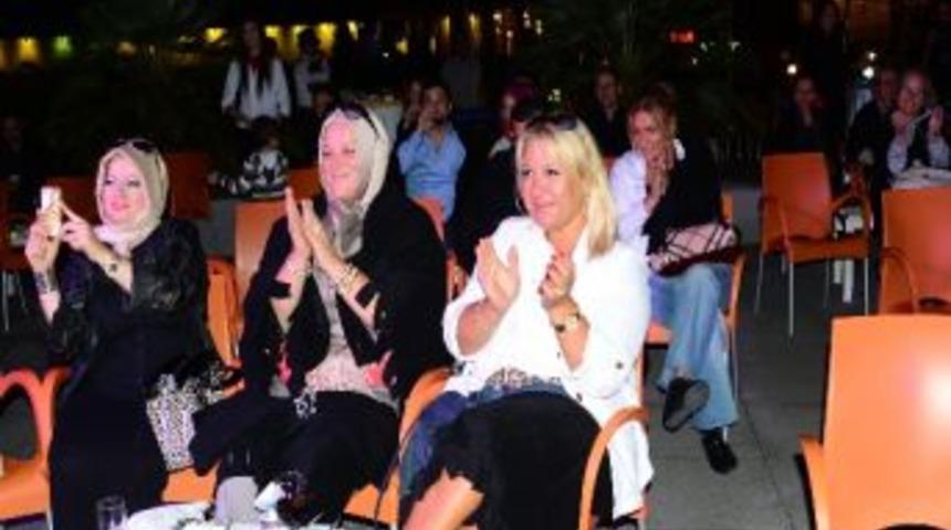 Suzan Kardeş Bursalılarla Buluştu