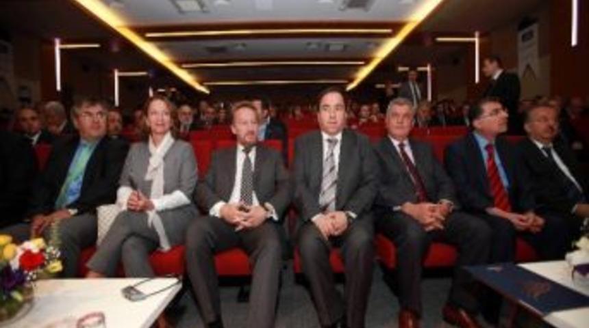 Karaosmanoğlu Balkan Konferansı'na Katıldı