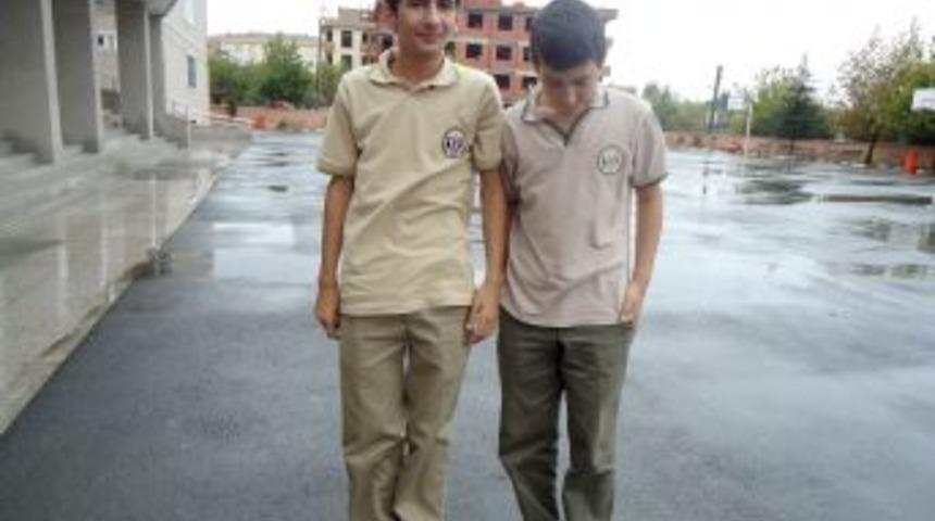 Darıca'da Okul Kıyafetlerini Tek Bir Firma Satınca Veliler Tepki G&ouml;sterdi