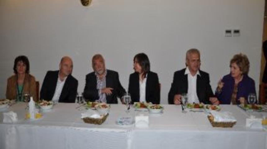 Karşıyaka Belediyesi 35 &Uuml;lkeden Gelen 80 Sanat&ccedil;ıyı Ağırladı