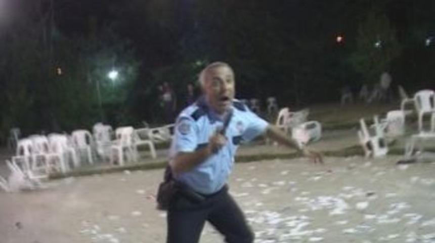 D&uuml;ğ&uuml;ndeki Kavgayı Ayırmaya Giden Polis Kavganın Ortasında Kaldı