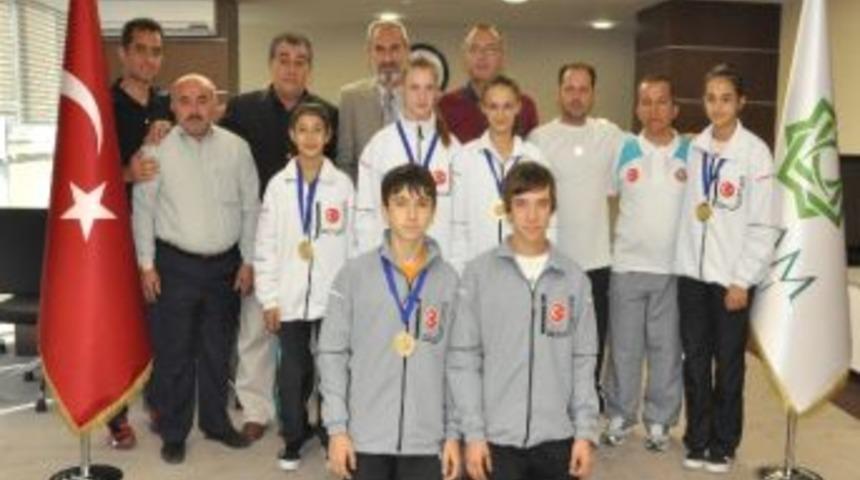 Şampiyon Tekvandoculardan Ziyaret