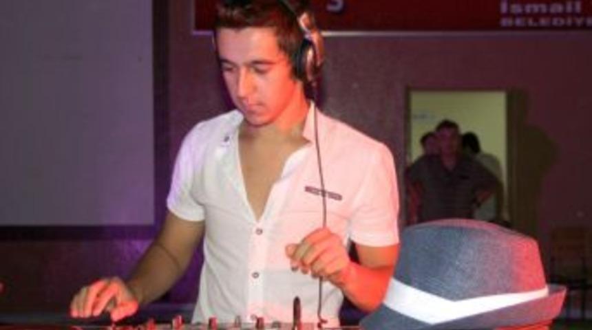 Bursalı Gen&ccedil; D&uuml;nya Starı İ&ccedil;in Yarışıyor