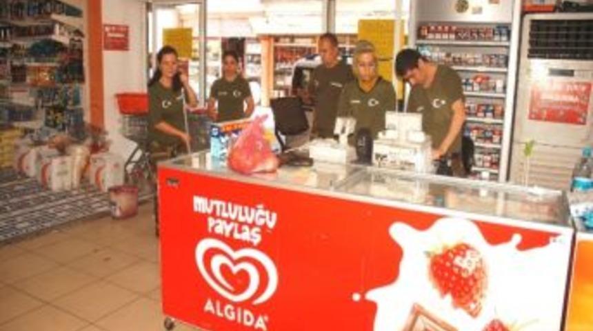 Market &Ccedil;alışanlarından Askeri Kıyafetli Ter&ouml;r Tepkisi