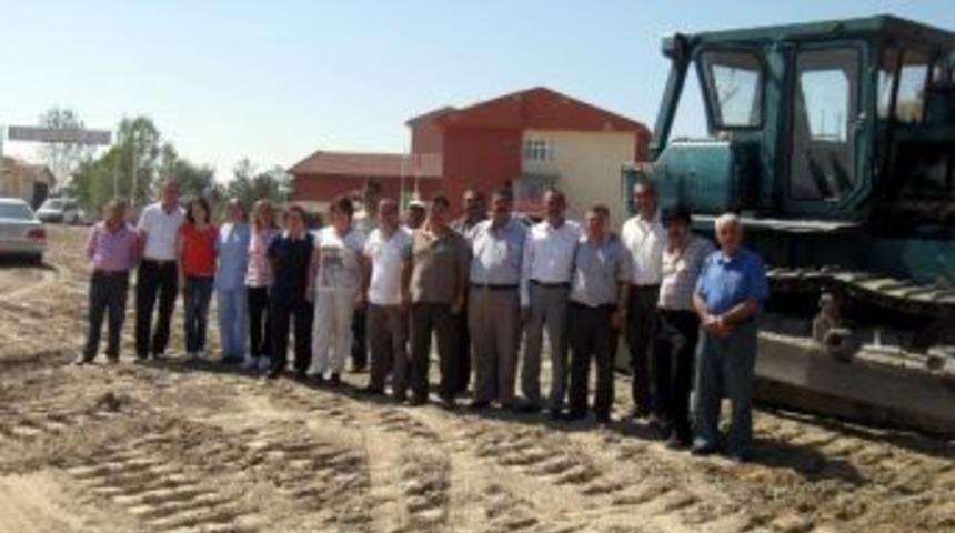 Mihalı&ccedil;&ccedil;ık'da Yol Genişletme &Ccedil;alışmaları S&uuml;r&uuml;yor