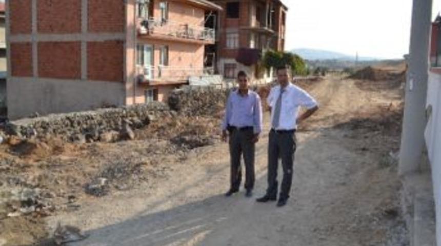 Kula&rsquo;da Yol Yapım &Ccedil;alışmaları S&uuml;r&uuml;yor