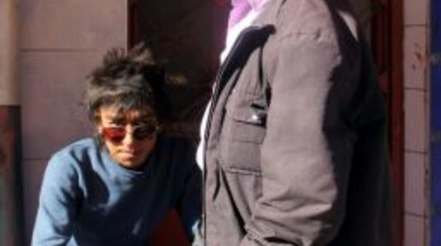 Vatani G&ouml;revini Ayakkabı Boyayarak Yapıyor