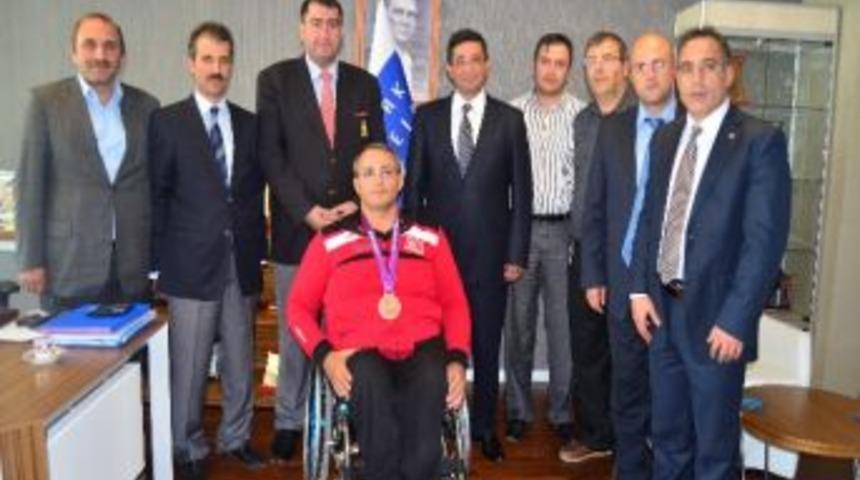 Sevim&rsquo;den Hancıya Cumhuriyet Altını