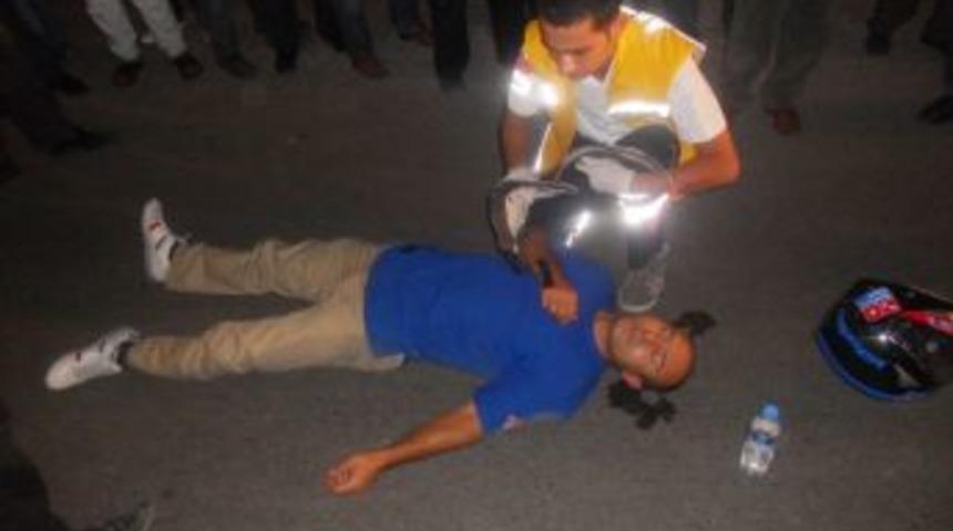 Motosikletten D&uuml;şen Kuryeyi Kaskı Kurtardı