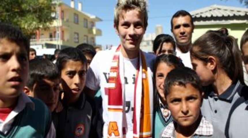 Galatasaraylı Basketbolculardan Vanlı &Ccedil;ocuklara Moral