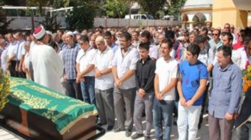 İntihar Eden İmam Toprağa Verildi