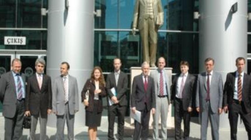 İsve&ccedil; Adli Personeli Eskişehir Adliyesini Gezdi