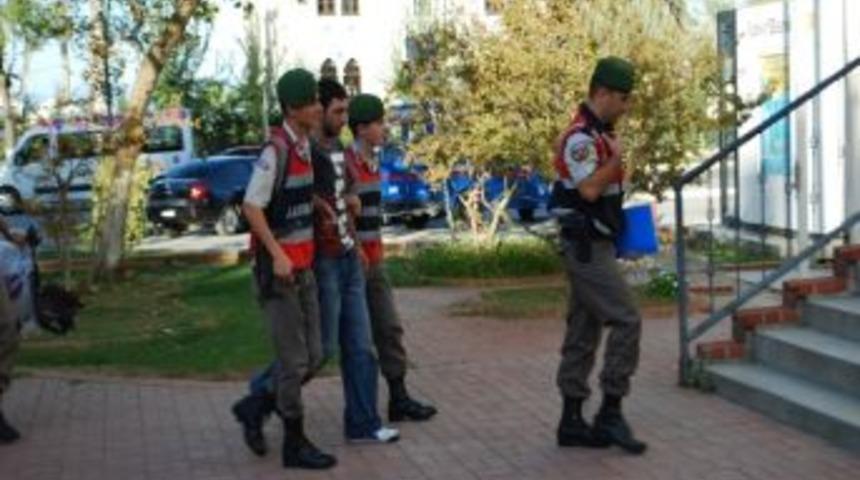 Yaşlı Kadına &Ccedil;arpıp Ka&ccedil;an S&uuml;r&uuml;c&uuml; Yakalandı