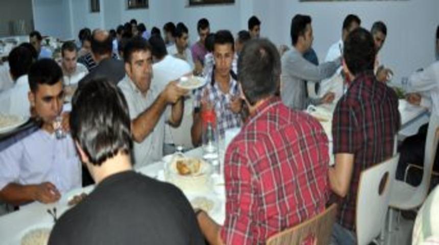 Midyat&rsquo;ta Yeni Atanan &Ouml;ğretmenler Kaynaşma Yemeğinde Buluştu