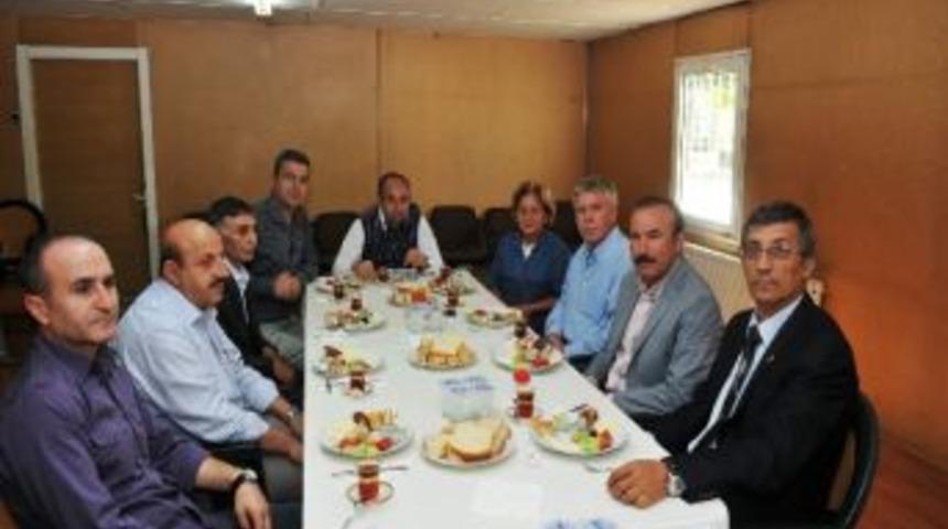 Başkan Doğan Yahya Kaptan Toplu Yapı Y&ouml;netimini Ziraret Etti