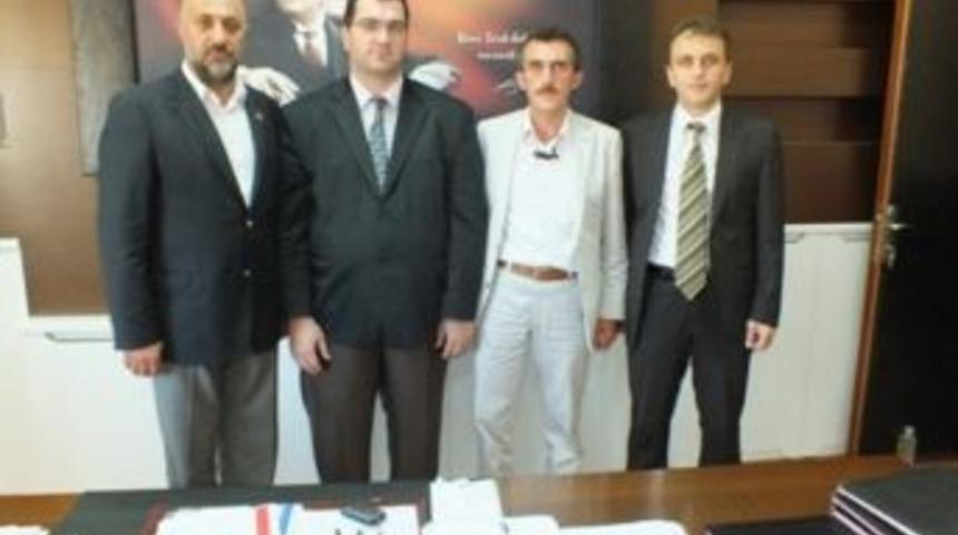 Adapazarı Berberler Odası İl Sağlık M&uuml;d&uuml;r&uuml; Alemdar&rsquo;ı Ziyaret Etti